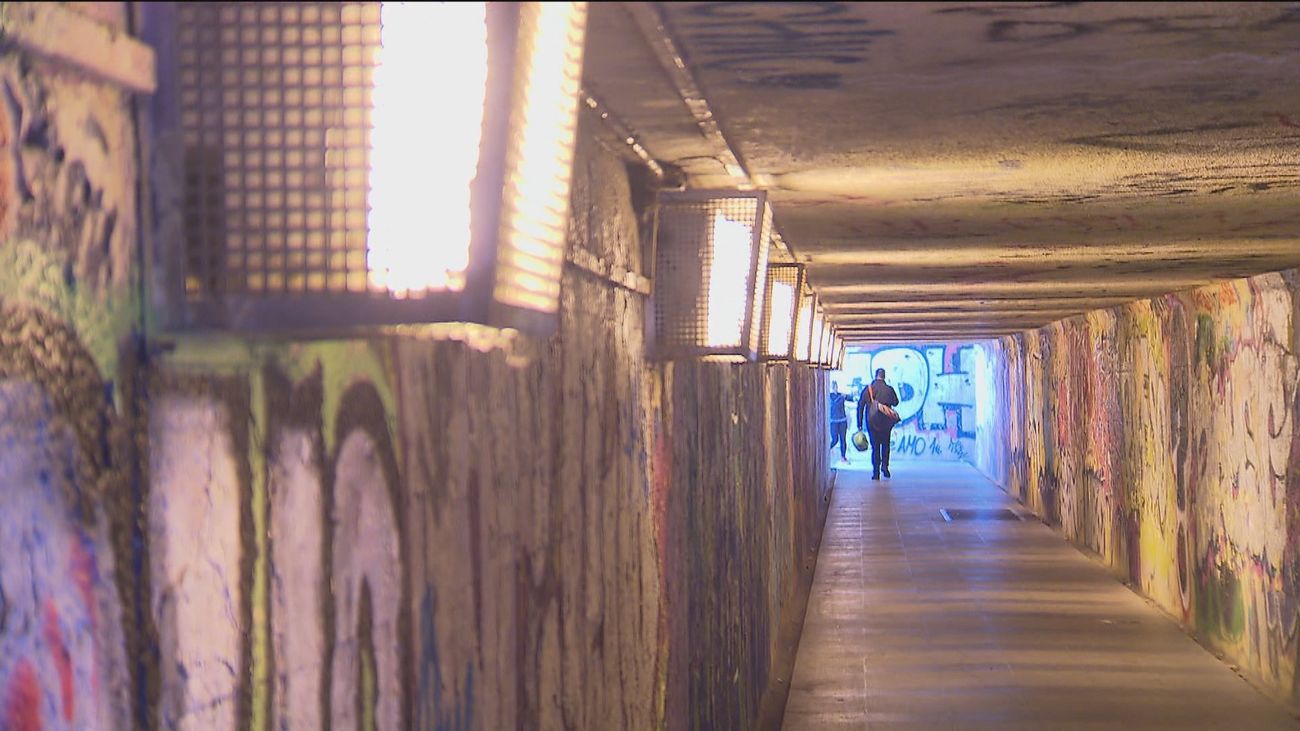 Roban a una mujer en el túnel de Batán por el método del mataleón