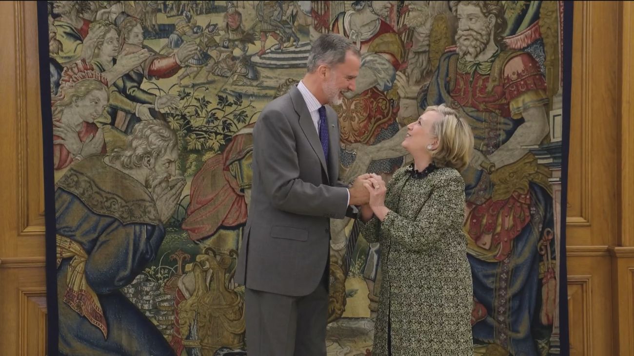 Felipe VI recibe a Hillary Clinton en La Zarzuela