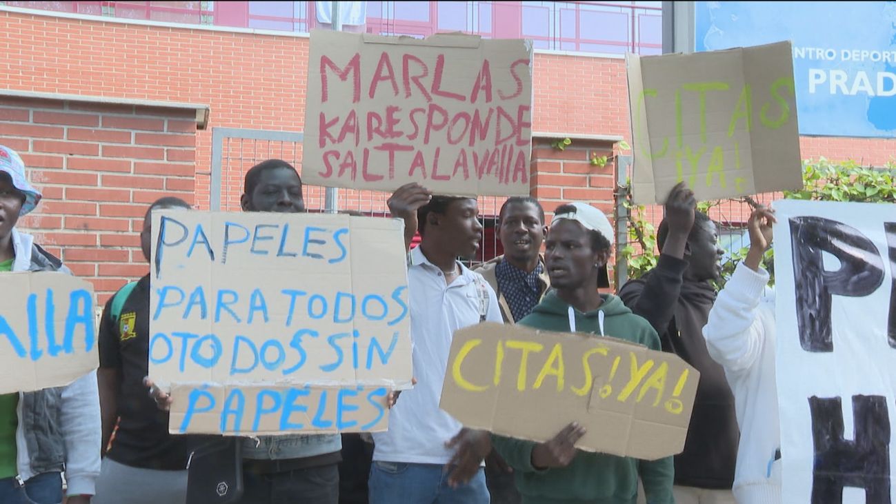 Solicitantes de asilo se concentran en Madrid para protestar por la falta de citas