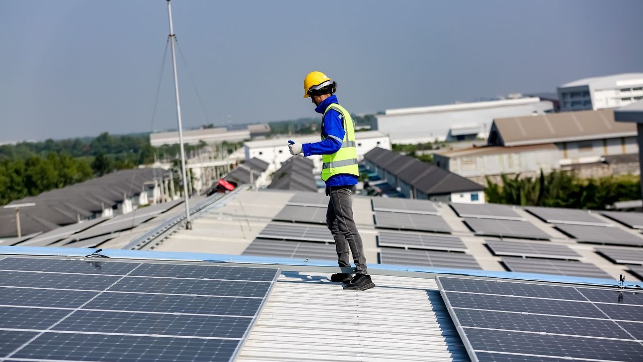 Los fuenlabreños ya pueden optar a 1.000 euros para instalar paneles solares