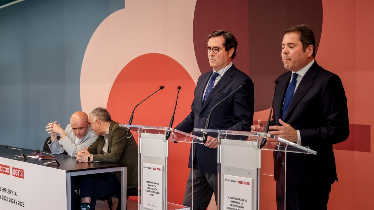 El BOE publica el pacto de convenios firmado por sindicatos y empresarios para el periodo 2023-2025