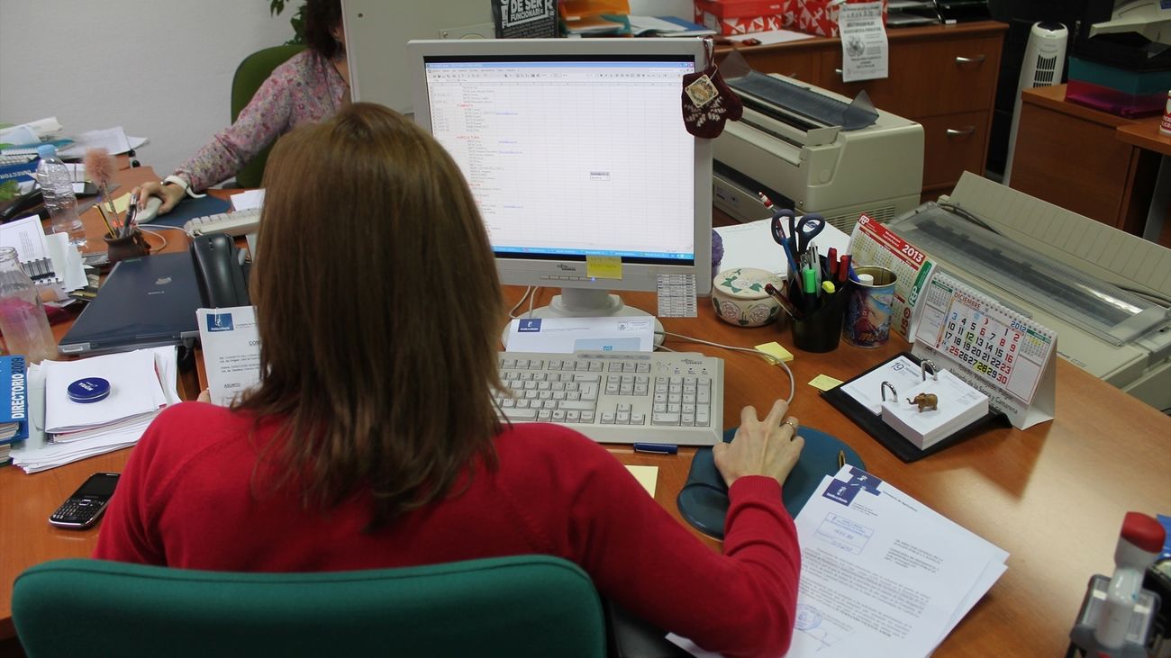 Los funcionarios recibirán en octubre una subida salarial extra del 0,5% retroactiva desde enero