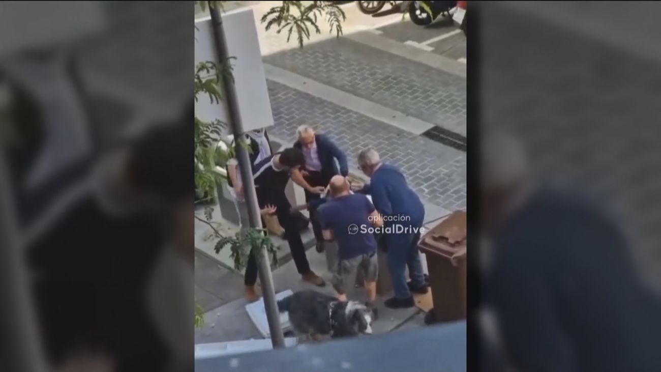 Cuando se te caen las llaves en un contenedor de basura... y quedas atrapado