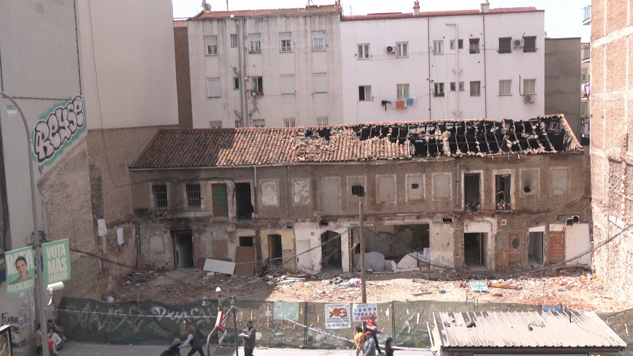 El edificio abandonado de Puente de Vallecas vuelve a estar okupado tras el incendio