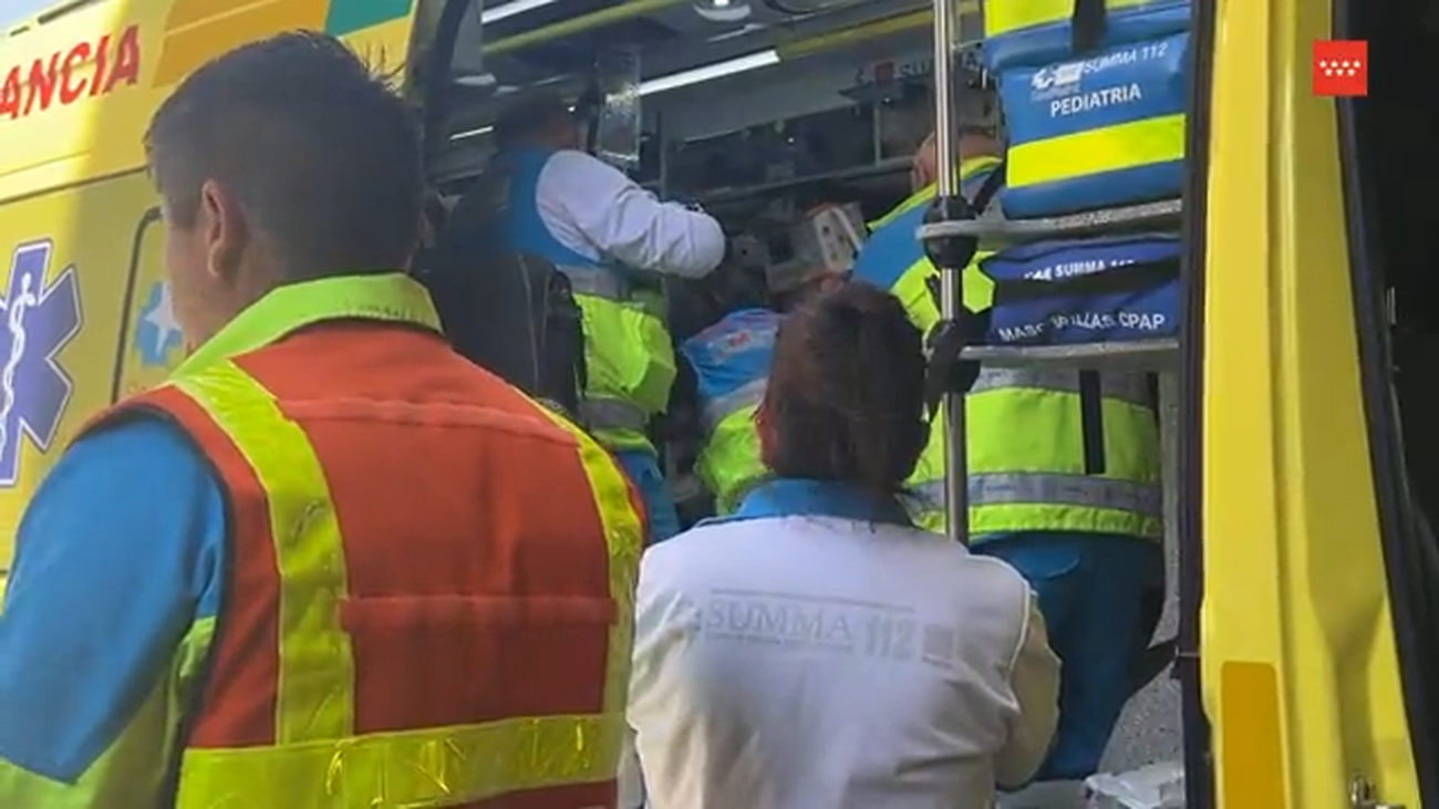 Grave un operario tras caerse de un andamio en la avenida de Aragón, cerca de Barajas