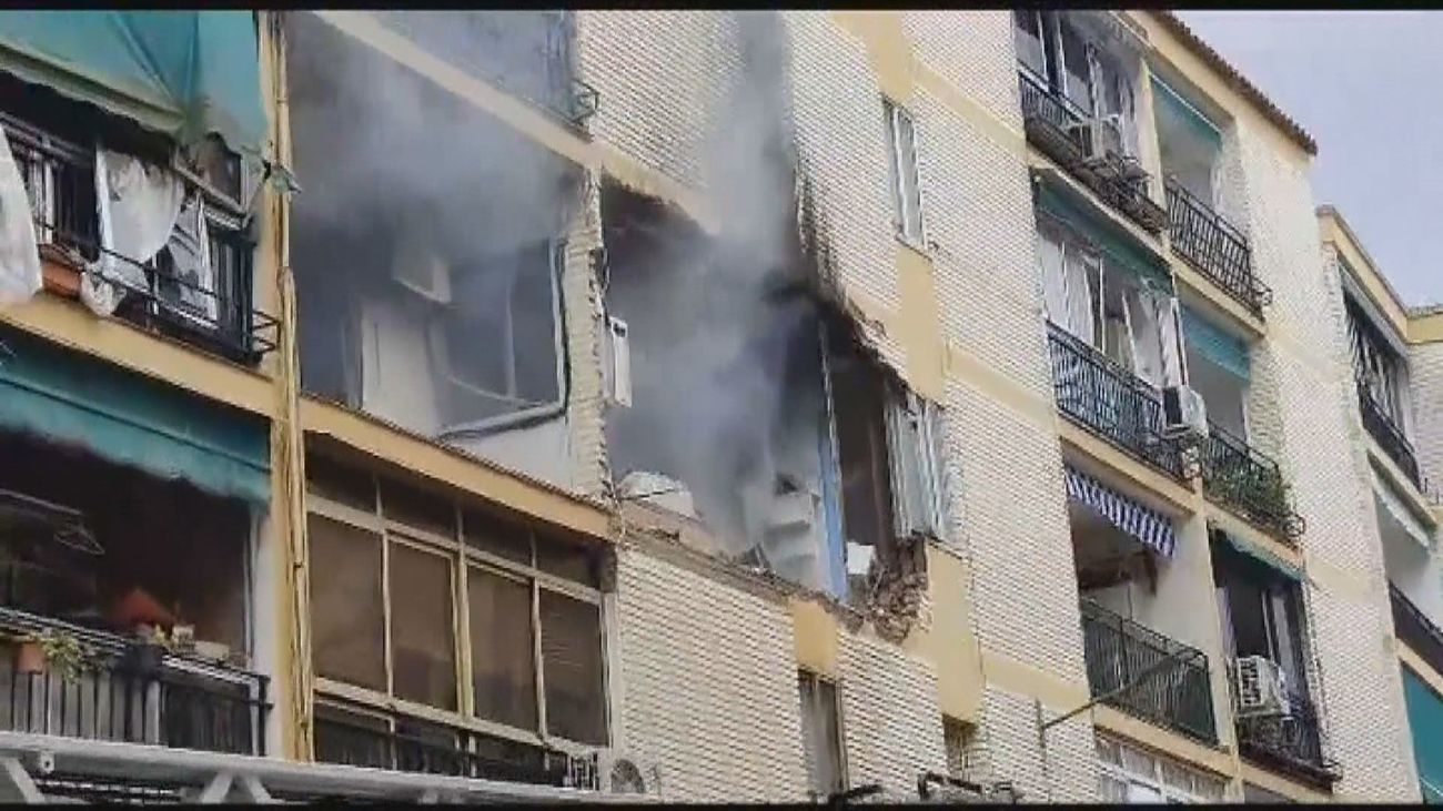 Un muerto y 16 heridos en el incendio de una vivienda en Badajoz