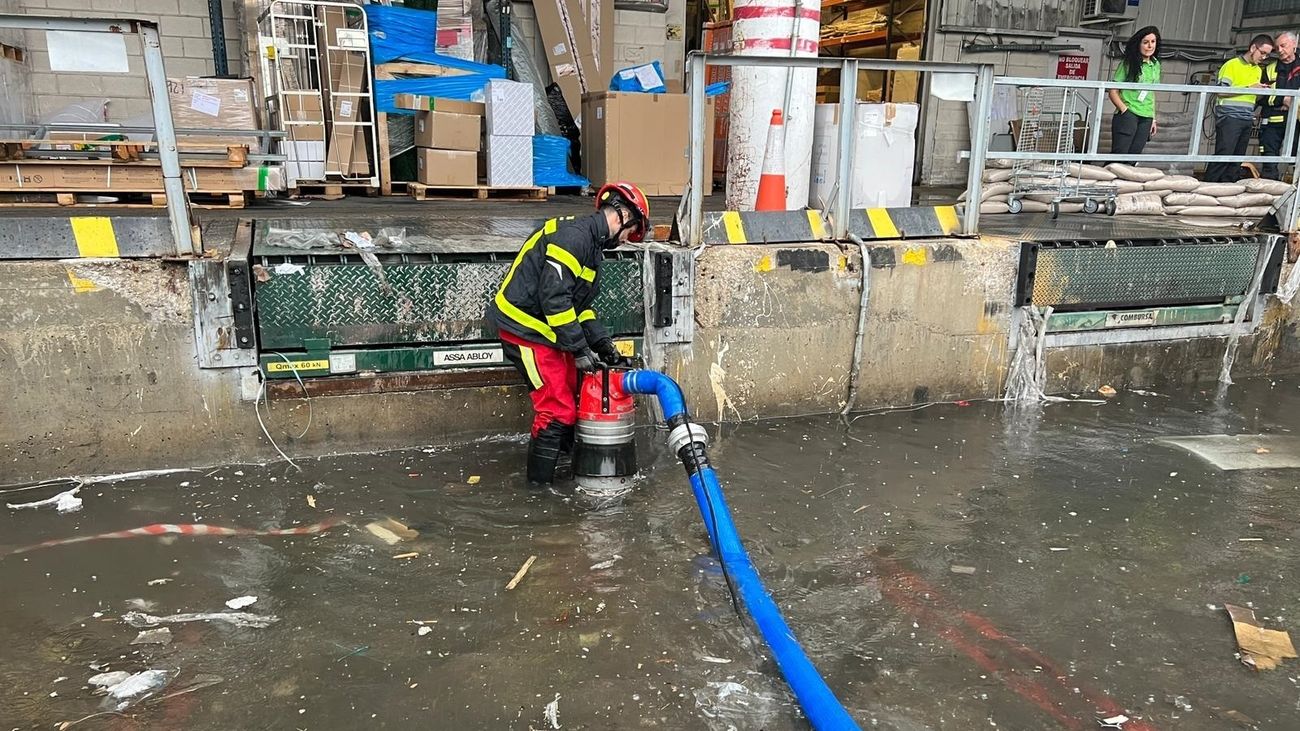 Madrid sigue en aviso amarillo por lluvias: más de 50 intervenciones por inundaciones y ramas caídas