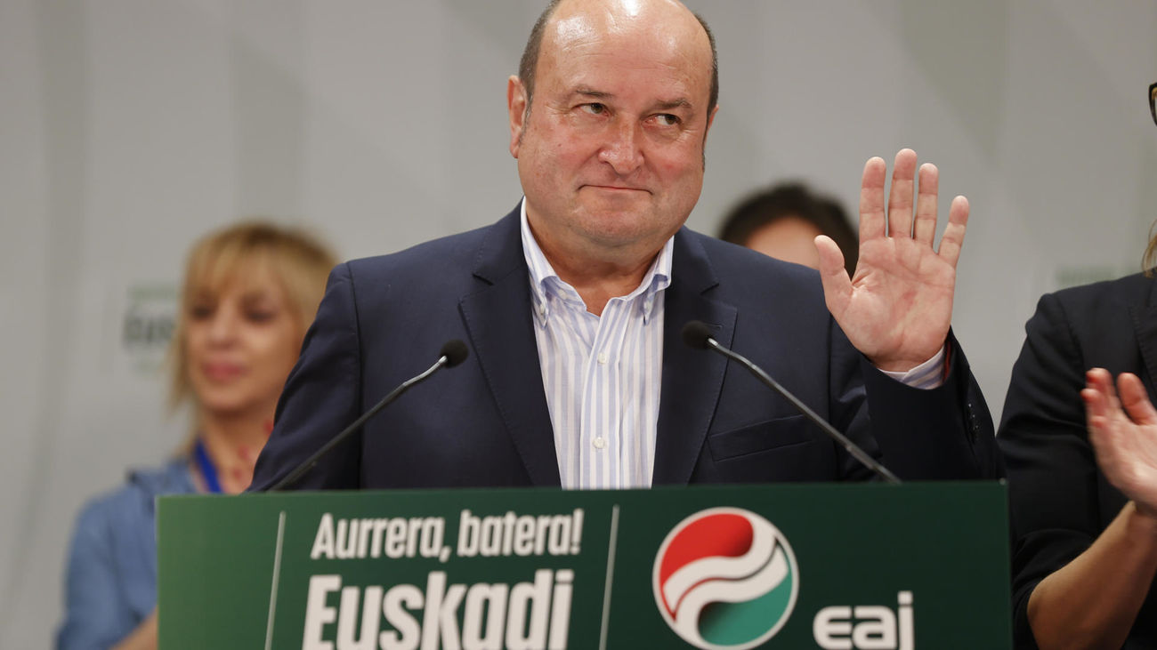PNV y PSE-EE cierran un acuerdo para conformar en el País Vasco gobiernos de coalición en diputaciones y ayuntamientos