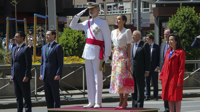 Granada se vuelca con el desfile de las fuerzas armadas