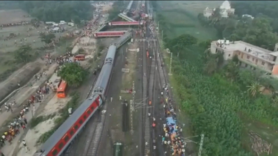 Suben a 261 las personas muertas  en el choque entre trenes en la India