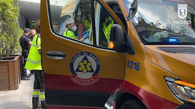 Una niña de 7 años, grave tras caerle encima la puerta de un garaje en Madrid