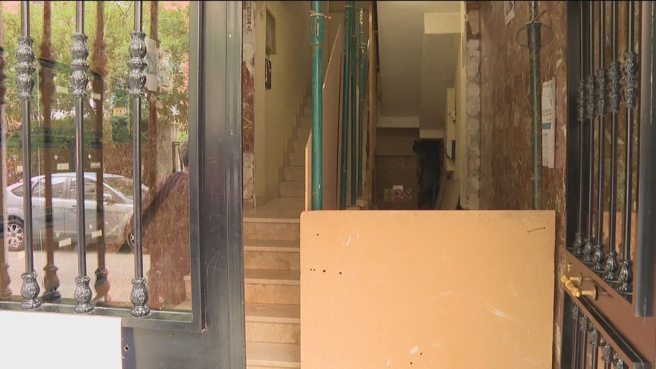 Más de un año esperando un ascensor en un edificio de Latina