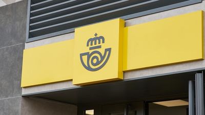 Correos amplía una hora el horario de 121 oficinas de Madrid para votar por correo