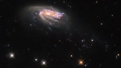 El Hubble capta una galaxia con forma de medusa en la constelación de Acuario