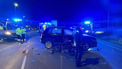 Un motorista grave tras colisionar con un turismo en el barrio de la Fortuna