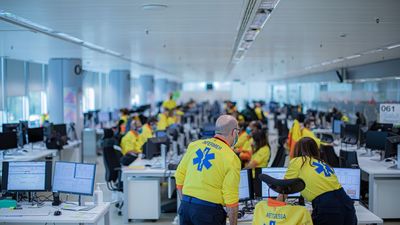 Grave una mujer después de que un vecino le disparara por error una flecha en la cabeza