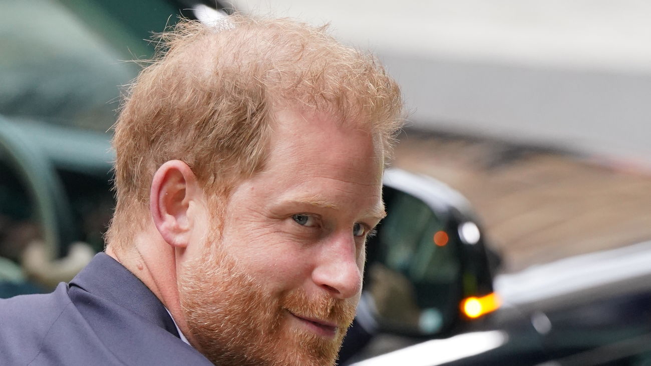 El príncipe Enrique afirma que los tabloides obtuvieron información sobre él mediante "escuchas ilegales"