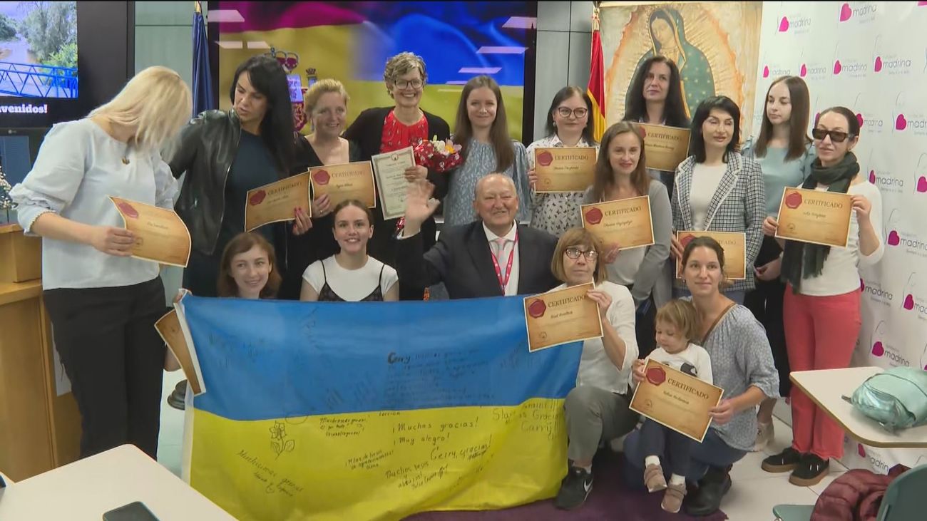 Se han graduado en español en 5 meses, sus palabras favoritas son "cariño" y "primavera"