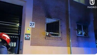 Un incendio en una planta baja de un edificio en Usera deja 18 intoxicados por humo