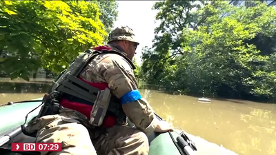 Rusia bombea agua en Jersón tras ser evacuadas 6.000 personas