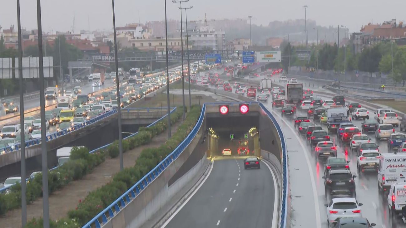 La lluvia vuelve a complicar la hora punta en las carreteras madrileñas