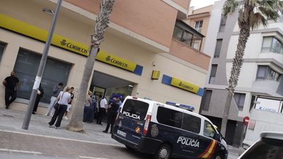 La Policía registra varios despachos oficiales por la compra de votos en Melilla