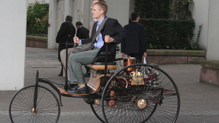 Automóvil patentado en 1886 por Karl Benz: primer coche en fabricarse con motor de combustión interna / WIKIPEDIA | Marcin Cieślak