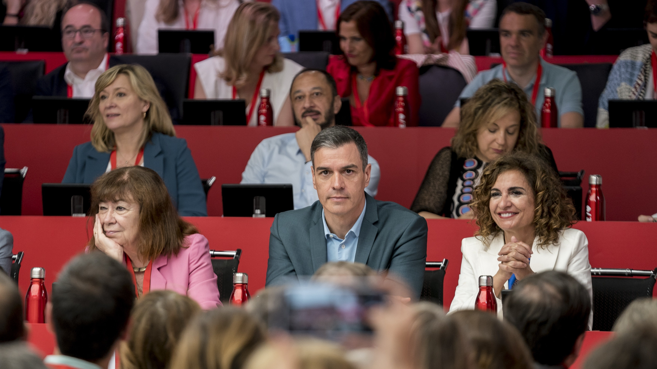 Sánchez impone sus listas y enfada a los barones