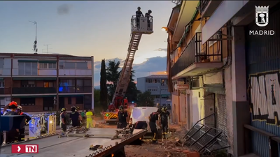 Se desprende el alero de un edificio en Fuencarral El Pardo