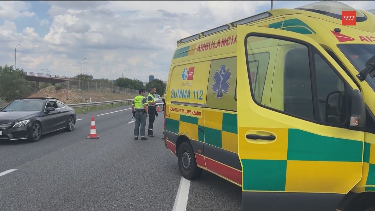 Muere un conductor arrollado por un coche en la A-2 en Alcalá