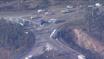 10 muertos y 25 heridos tras volcar un autobús en Australia