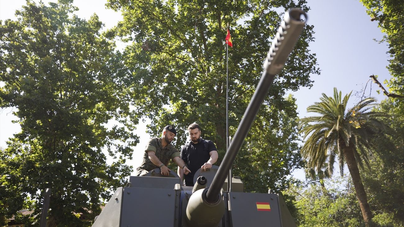 Las Fuerzas Armadas celebran su día en Madrid Río