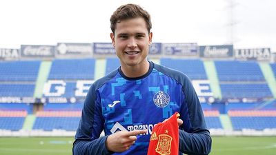 Latasa: "El fútbol te cambia la vida de un día para otro"