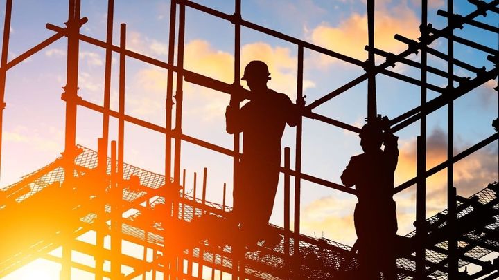 Ejercicio o trabajo intenso bajo el sol puede producir golpes de clor / EUROPA PRESS