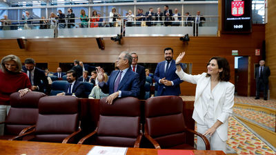 Ayuso llama a “legislar con calidad” y advierte del “extremismo” de la oposición