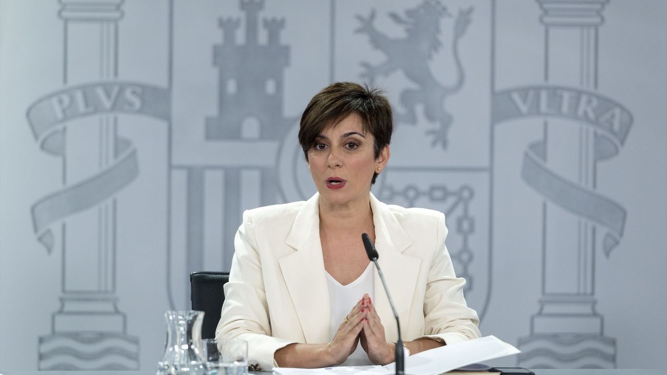 El Gobierno de Sánchez afirma que no ha tomado aún una decisión sobre si mantendrá la bonificación del 30% al transporte