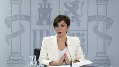 El Gobierno de Sánchez afirma que no ha tomado aún una decisión sobre si mantendrá la bonificación del 30% al transporte