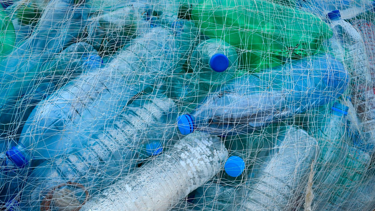 Se estima que actualmente hay en los océanos 83 millones de toneladas de residuos de plásticos