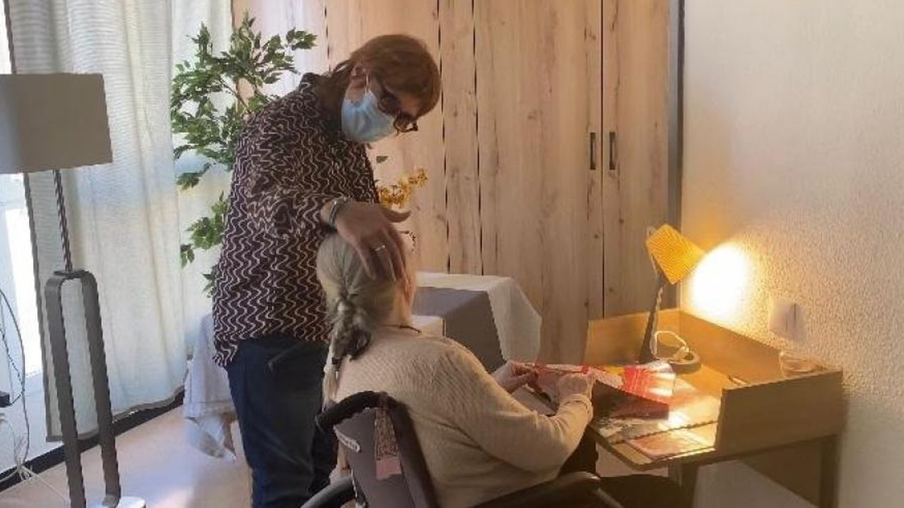 La Comunidad de Madrid amplía en 34,7 millones las prestaciones a dependientes