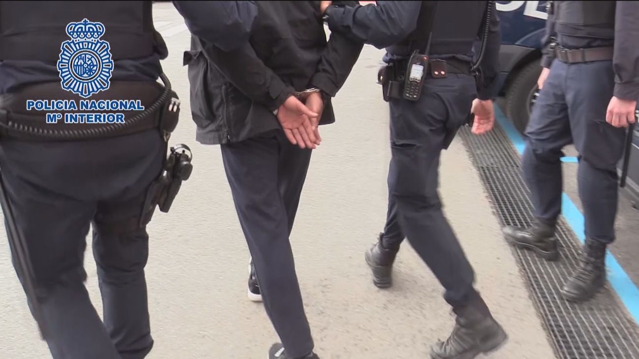 Intenta estrangular a su exnovia tras colarse por la ventana