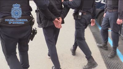 Intenta estrangular a su exnovia tras colarse por la ventana