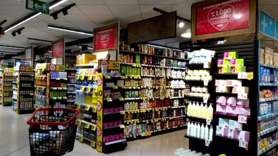 Los supermercados cargan contra el Gobierno por las críticas al sector de la alimentación