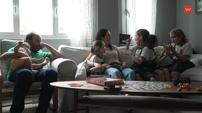 La Comunidad de Madrid lanza una tarjeta virtual para familias numerosas