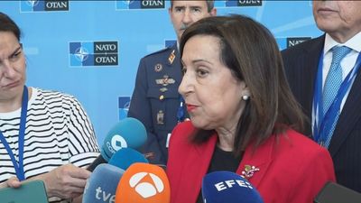 Robles protesta ante la OTAN por excluir a la industria española y  amenaza con bloquear el plan de producción