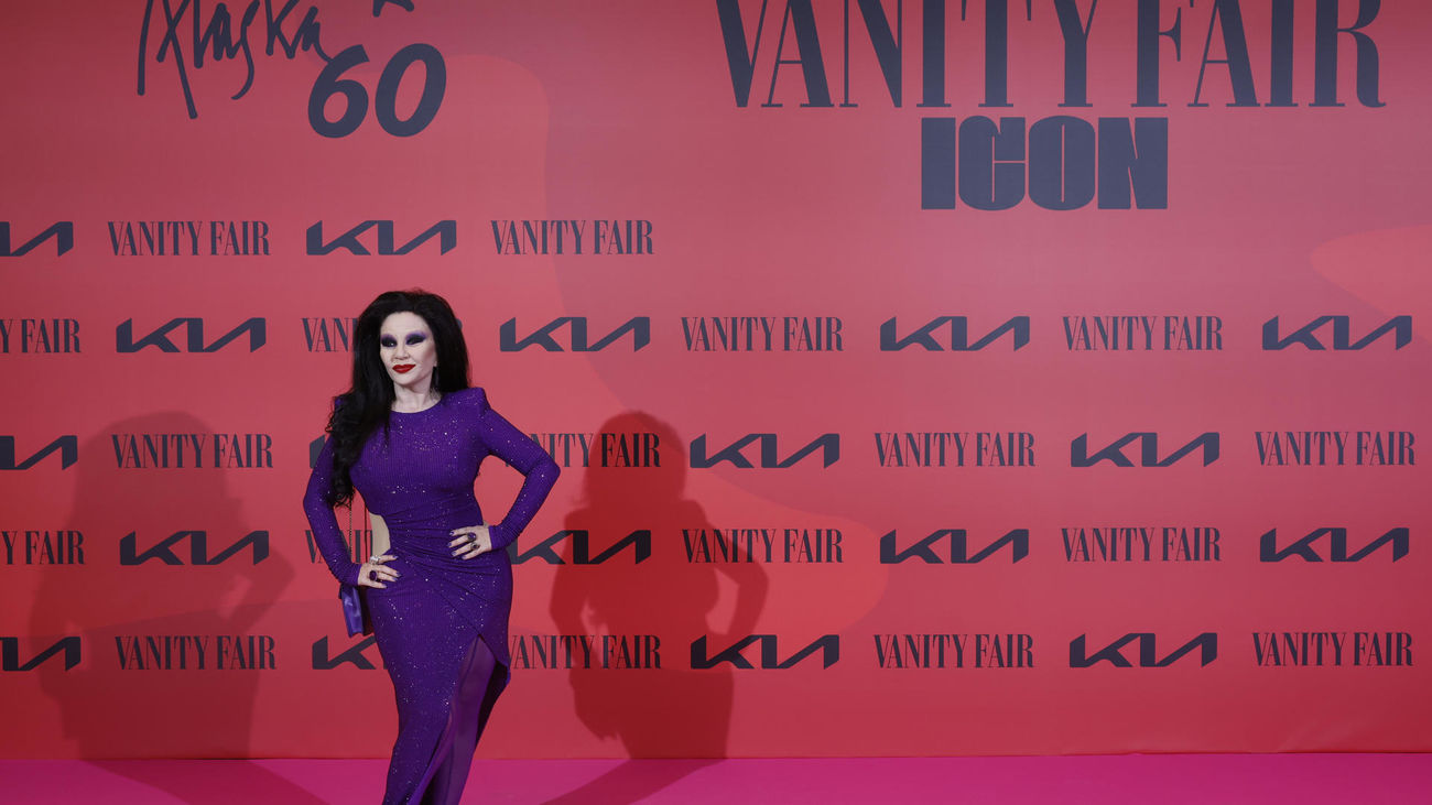 Alaska cumple 60 años rodeada de amigos