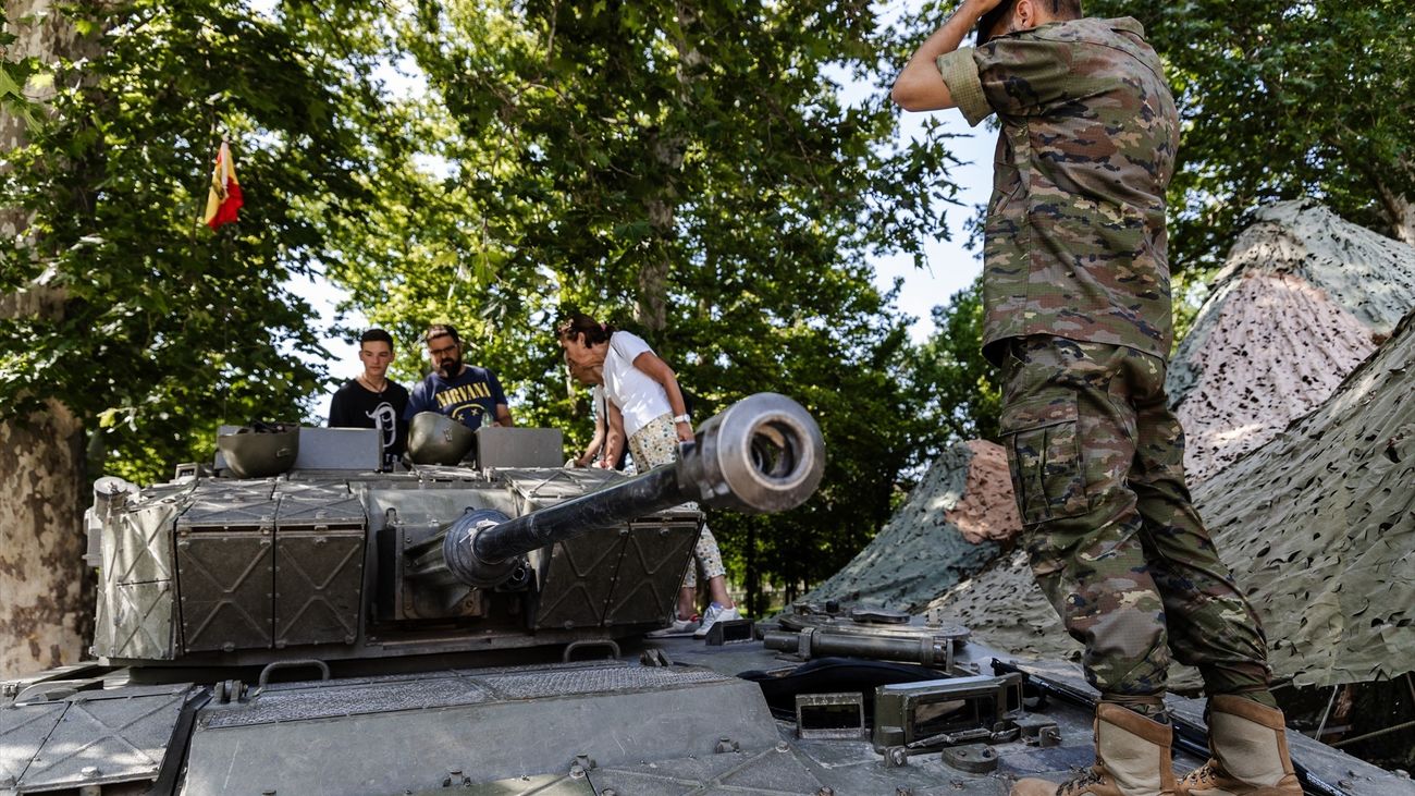 Este fin de semana puedes subirte a un tanque o un helicóptero del Ejercito en Madrid Río