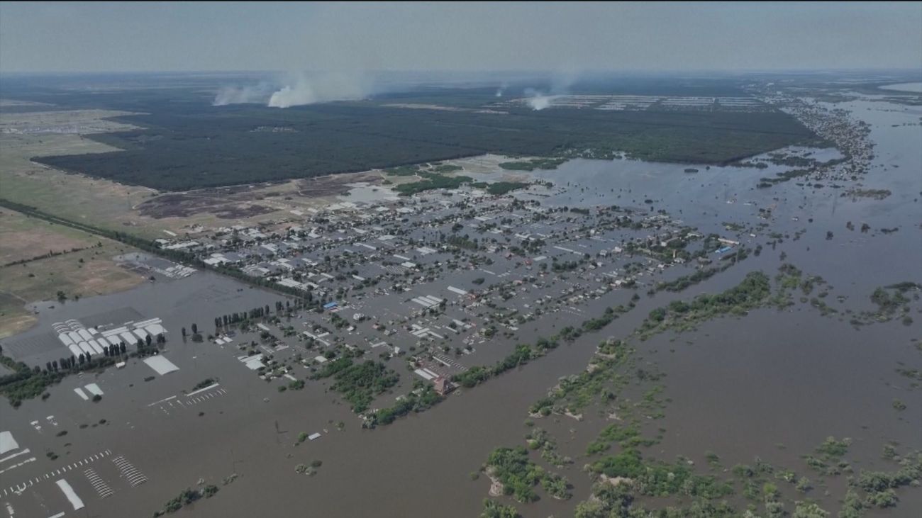 80 localidades siguen bajo el agua en Ucrania