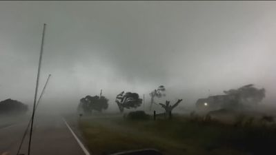 Al menos tres muertos y más de 75 heridos tras el paso de un tornado por Texas