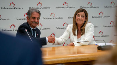 PP y PRC firman el acuerdo de investidura de Buruaga en Cantabria