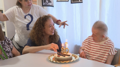 Elena cumple 80 años, la más longeva con síndrome de down